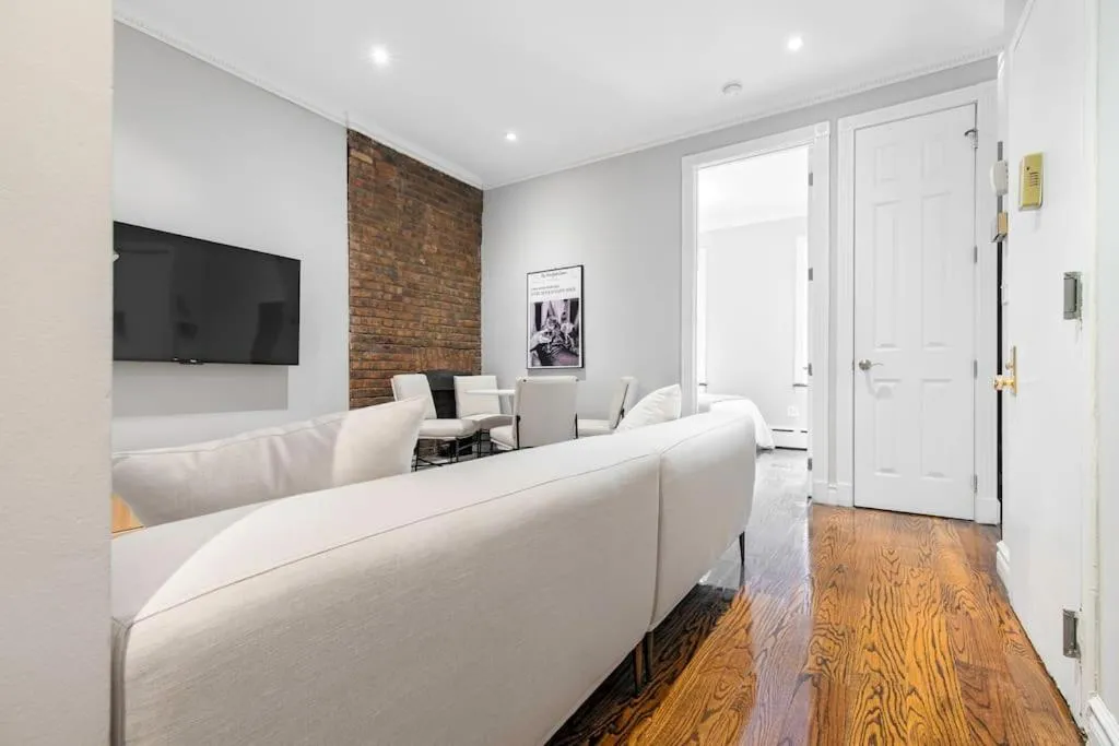 Gorgeous & Bright 3BDR & 1BTH in Midtown Manhattan — 3