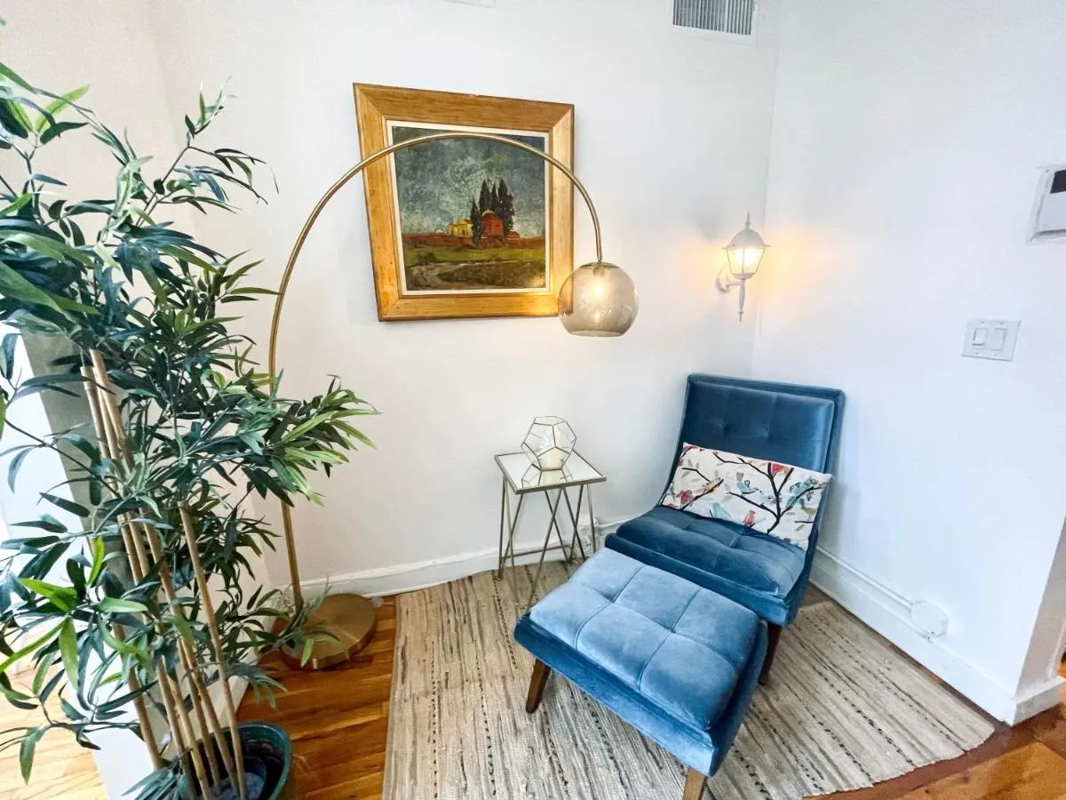 Gorgeous Extra Spacious Duplex Penthouse — 2