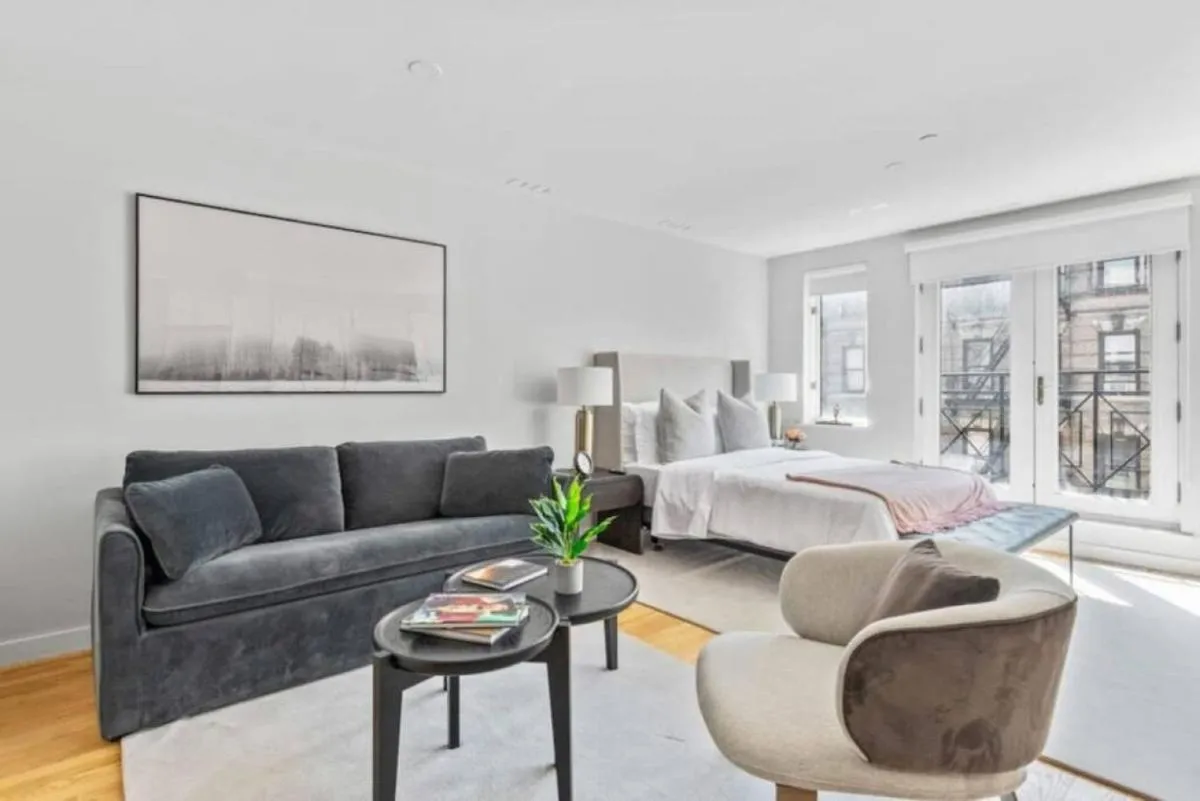 Luxe Studio with Charming Juliet Balcony — 4