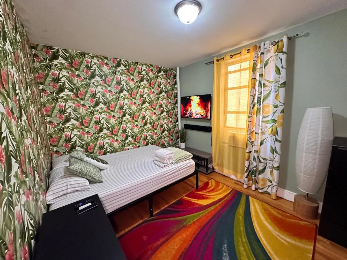 Tropical style room — 3