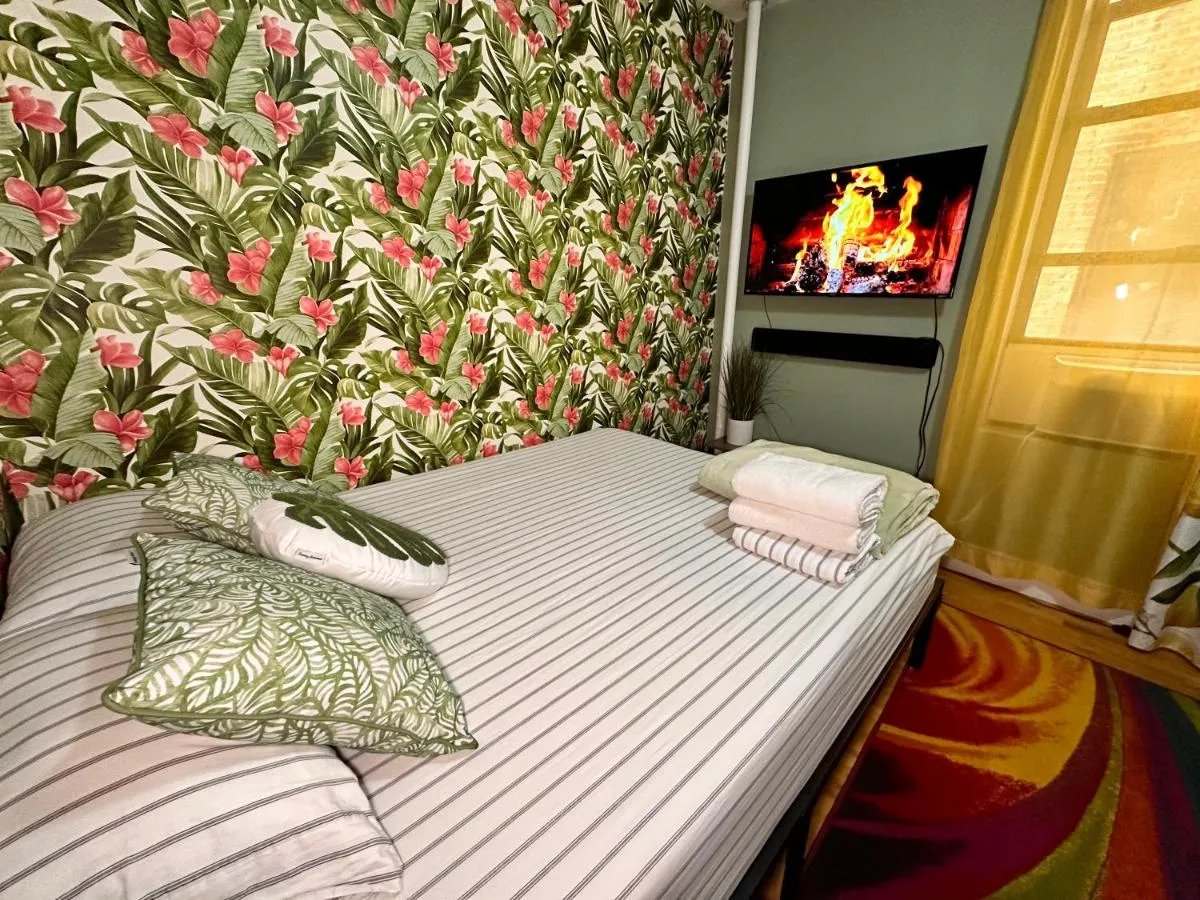 Tropical style room — 5