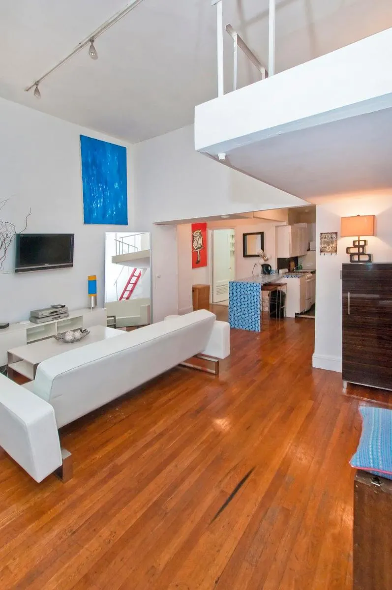 Mid Town East Street Apartments Next to Times Square — 4