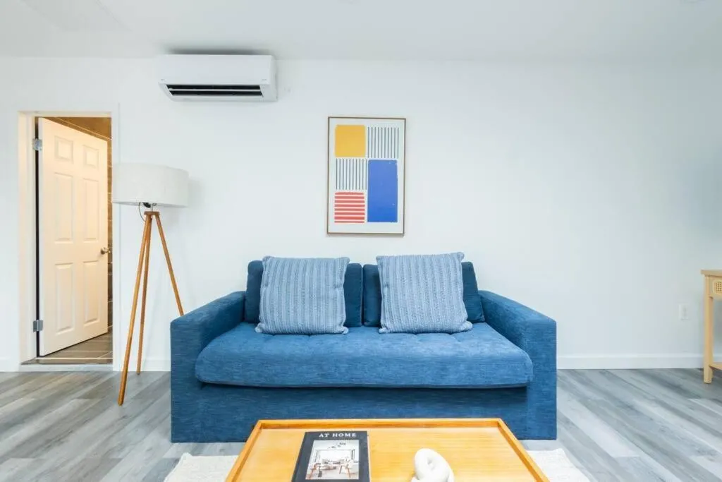 Modern 2 Bedroom Apartment Steps from Central Park! — 2