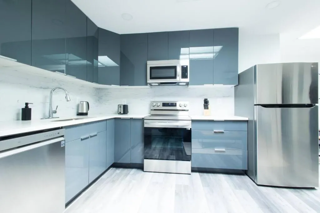 Modern 2 Bedroom Apartment Steps from Central Park! — 3