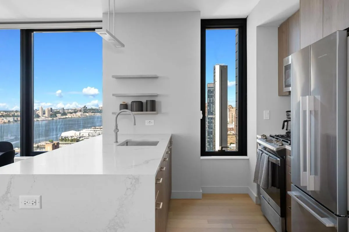 Modern Stylish 2BR 2BA Apartment in Hudson Yard — 3