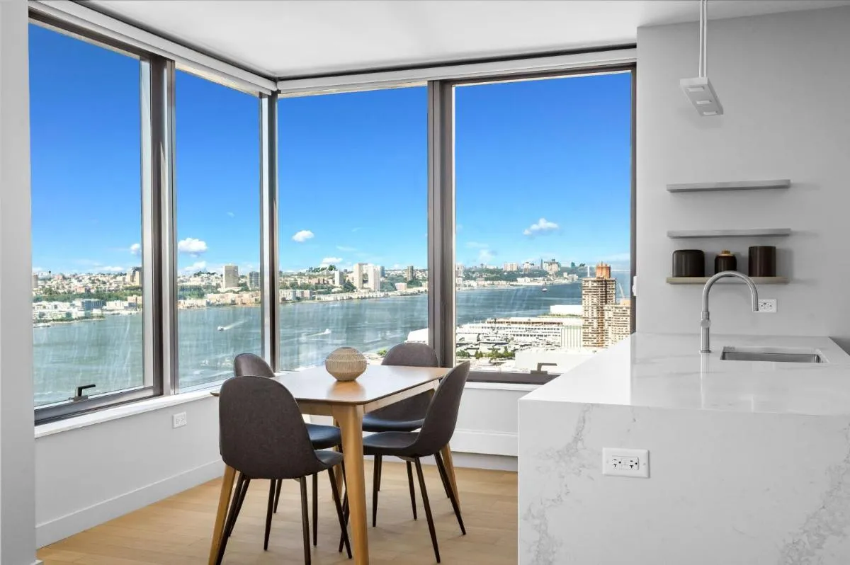 Modern Stylish 2BR 2BA Apartment in Hudson Yard — 2