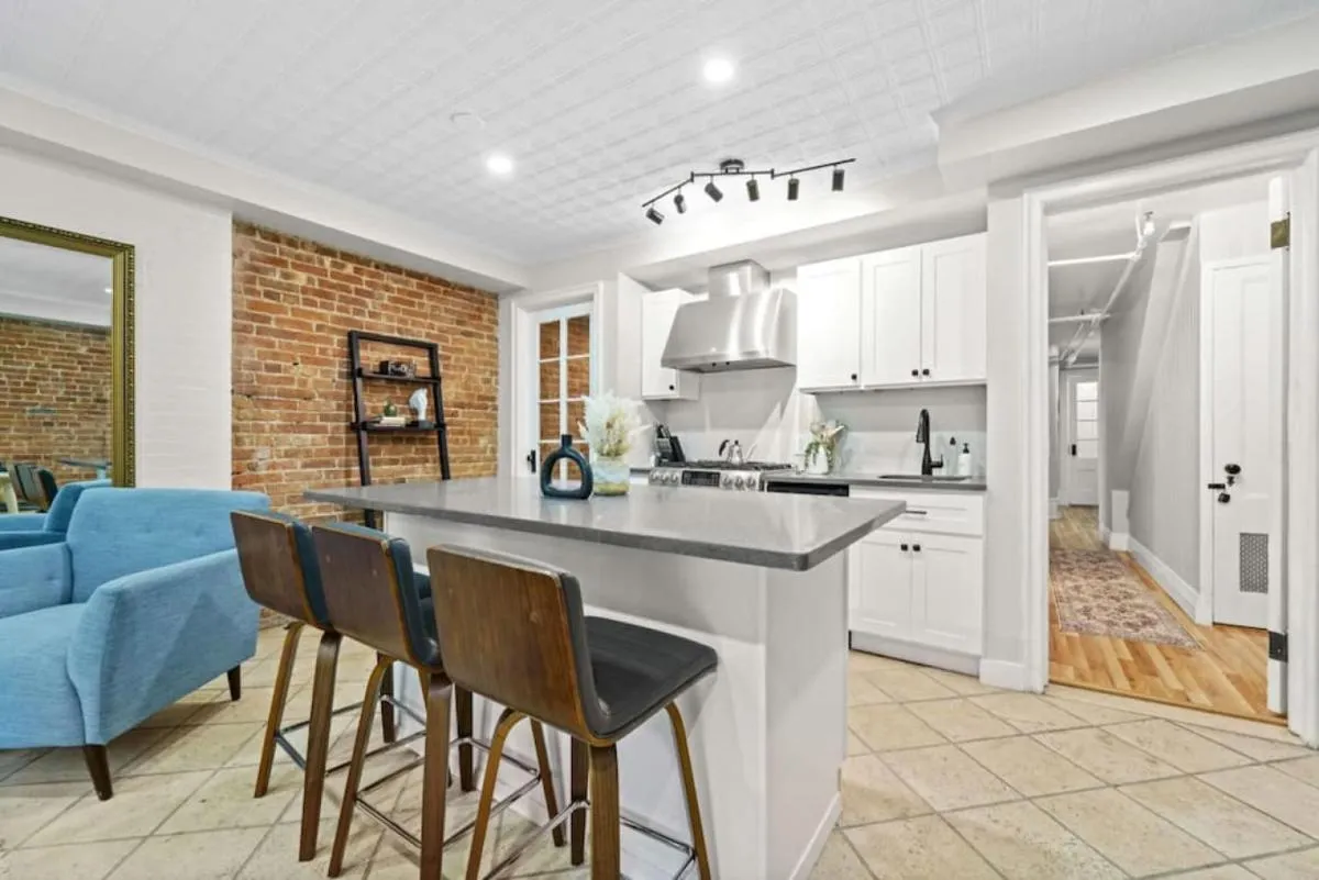 Newly Renovated 2BR w Rare Private Backyard and BBQ — 5