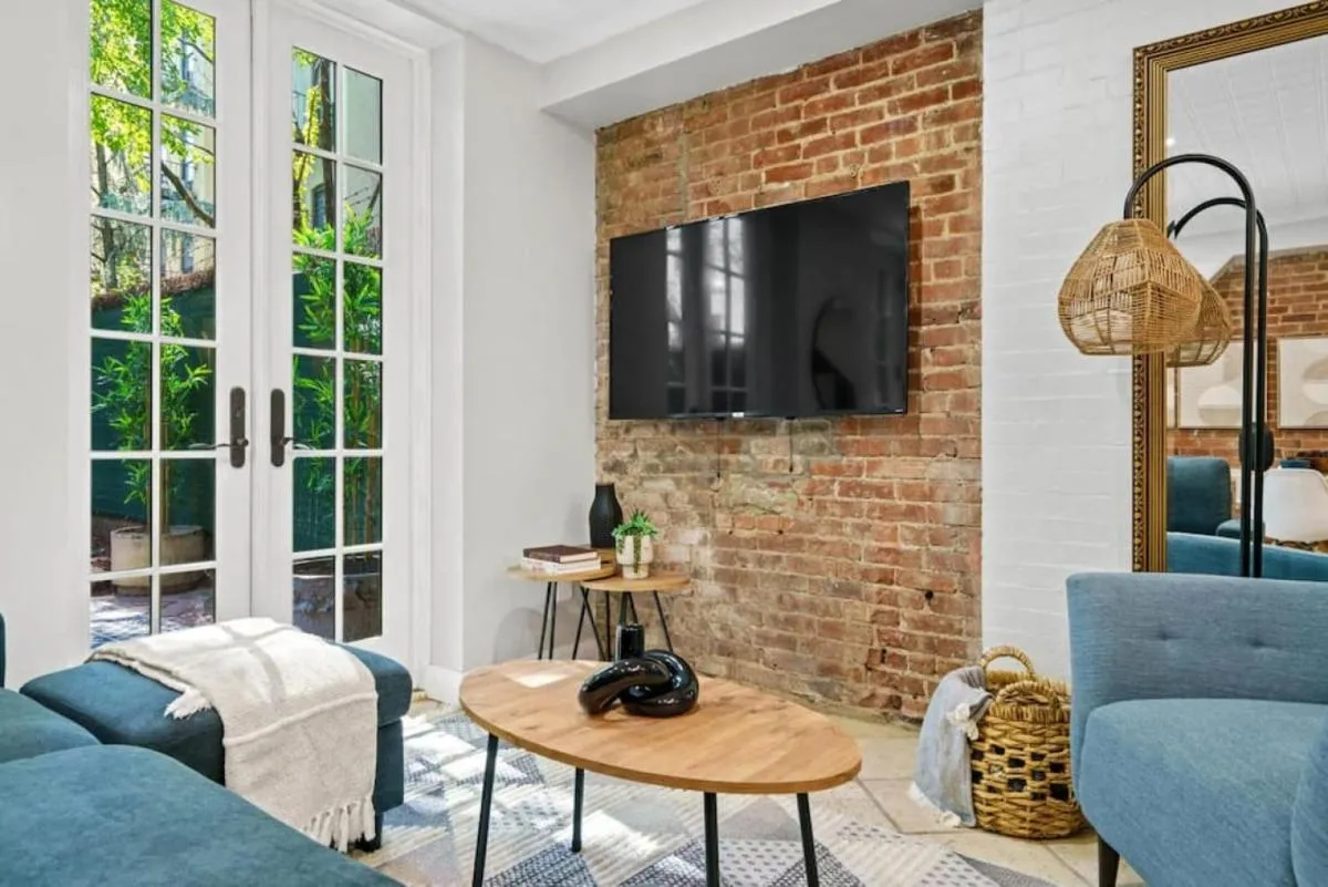 Newly Renovated 2BR w Rare Private Backyard and BBQ — 6