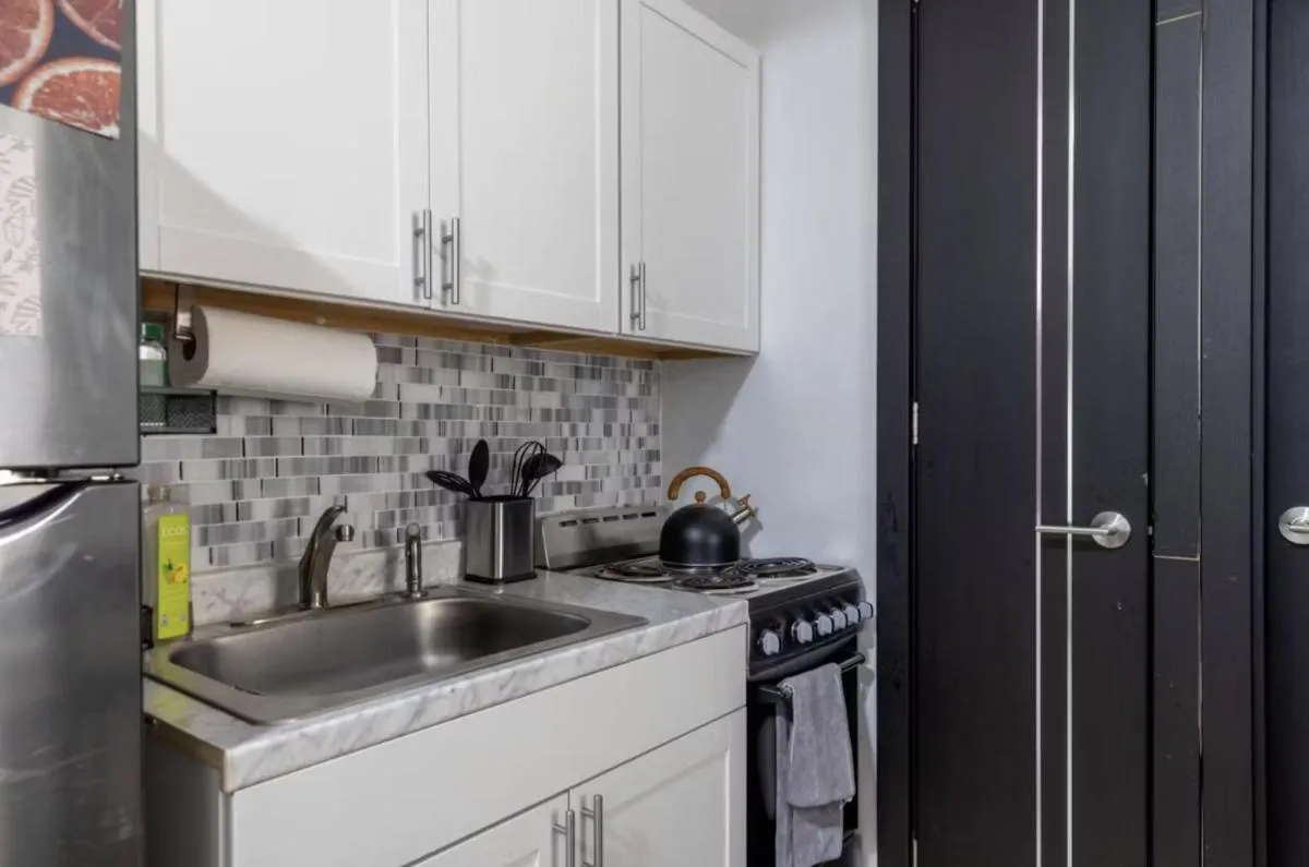 Steps from Everything – Modern 1-Bdr in Downtown’s Union Square — 2