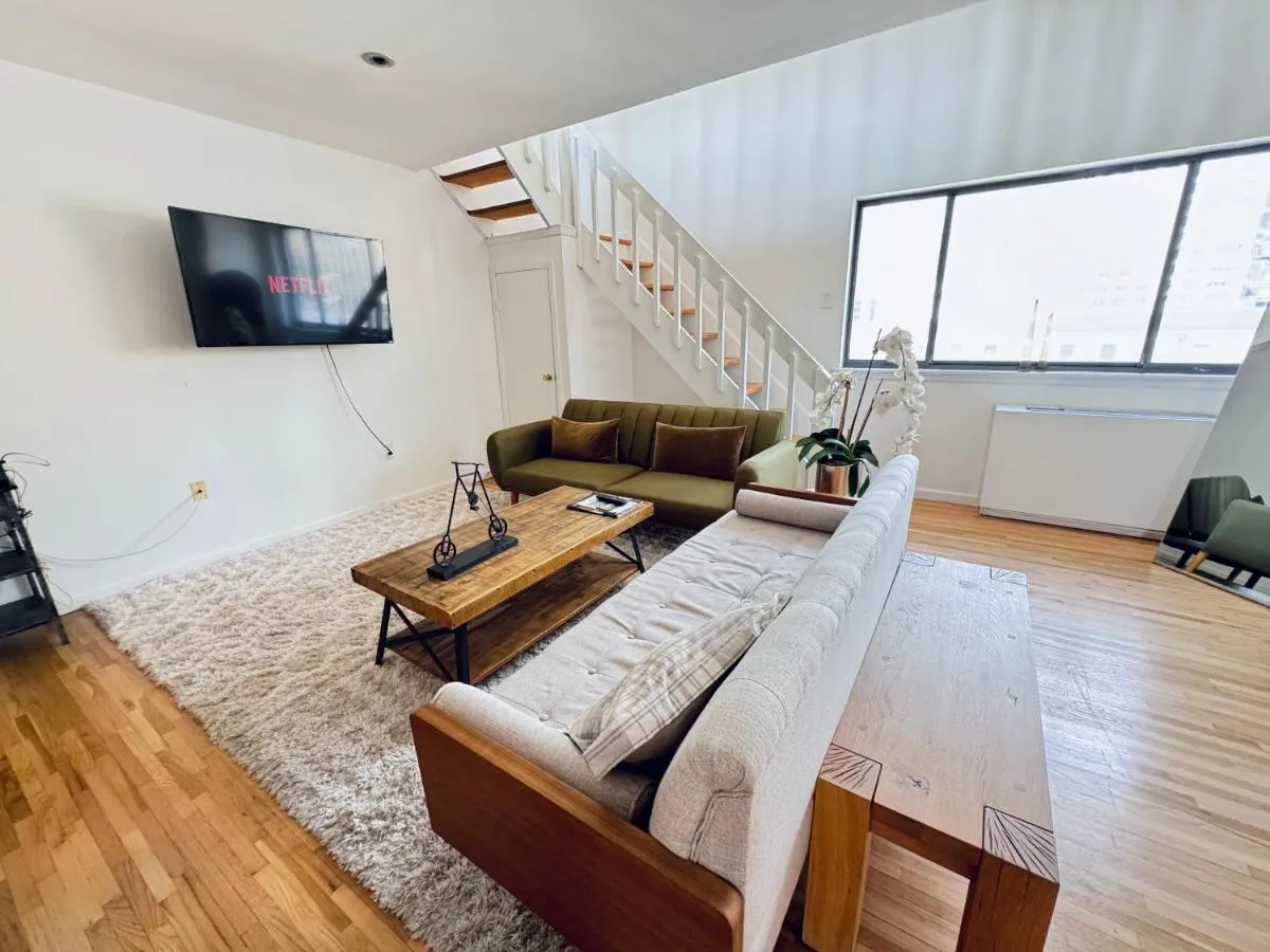 Stylish Duplex Penthouse with large Outdoor Space — 2