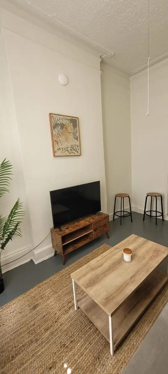 Superlative Midtown Manhattan Apartment — 3