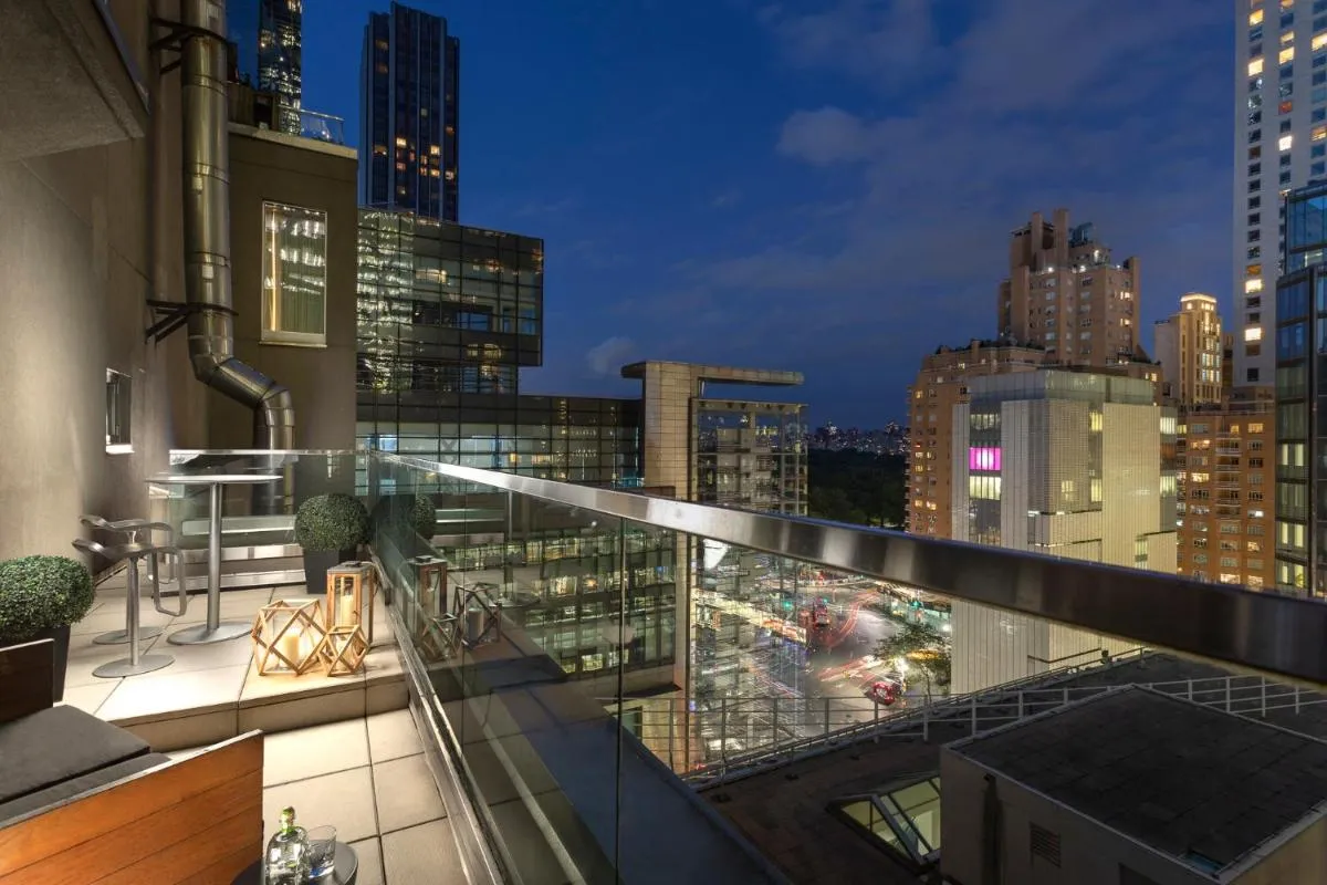 6 Columbus Central Park Hotel — 6