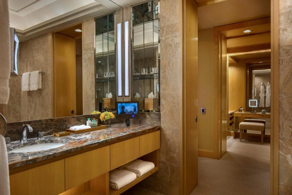 Four Seasons Hotel New York — 3