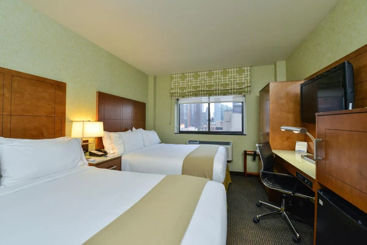 Holiday Inn Express Manhattan Midtown West by IHG — 2